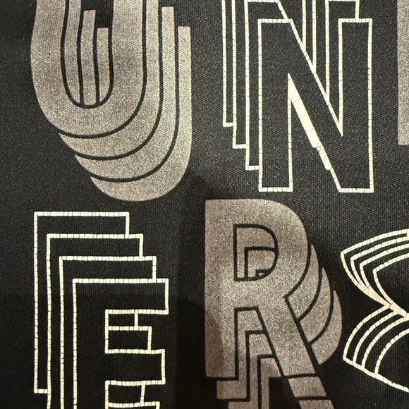 Under Armour Girls Black Dry Fit T-shirt w/White and Silver Logo Size: S(US6) - Picture 4 of 5